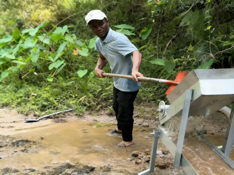 Small-scale river gold mining setup